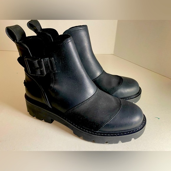 UGG Boots size 7 - Picture 1 of 7